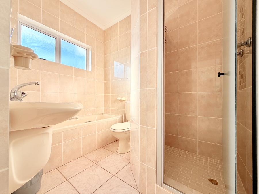 5 Bedroom Property for Sale in Vermont Western Cape